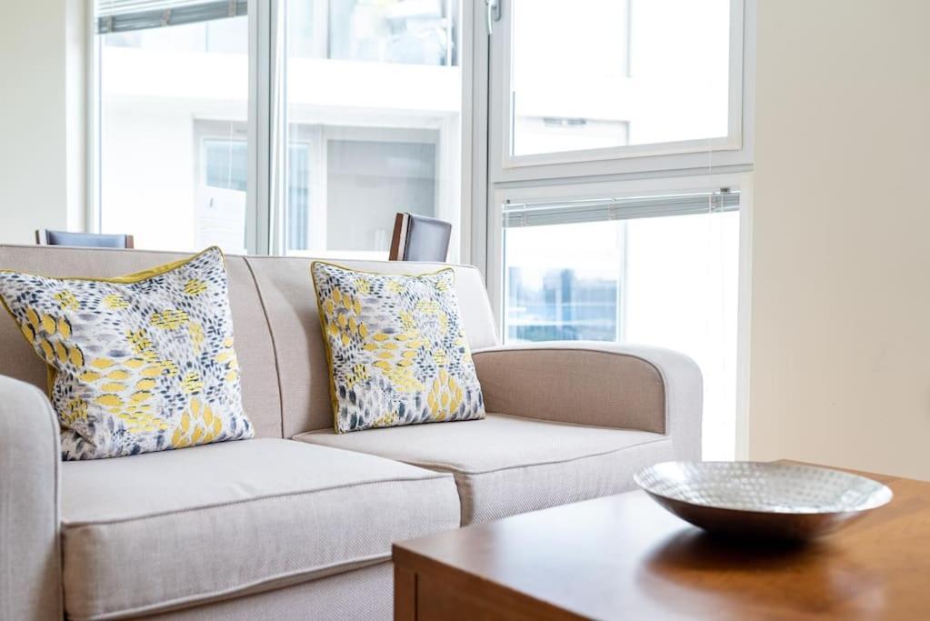 Canary Wharf By Capital Apartment *